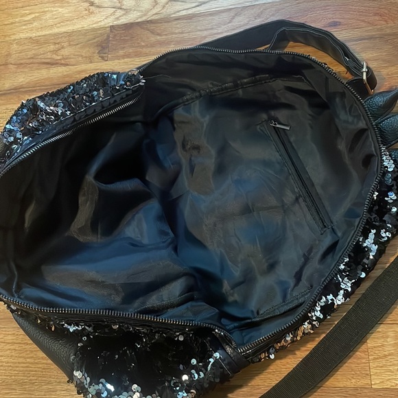 Backpack - Picture 4 of 6